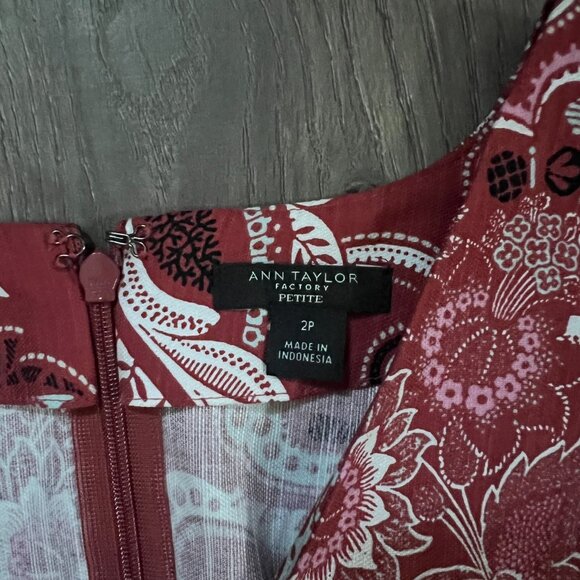 Ann Taylor Factory Red Paisley Floral Print Sleeveless V Neck Dress Size 2 P - Picture 4 of 5